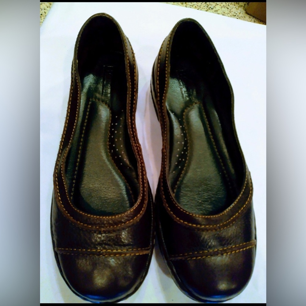 Born Women's Flats - like new!
